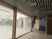  商场水晶卷帘门安装案例